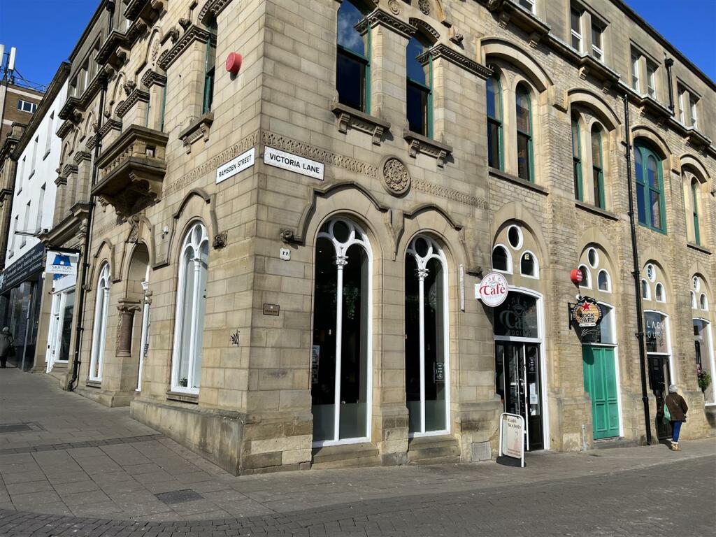 High street retail property to lease in Victoria Lane, HD1