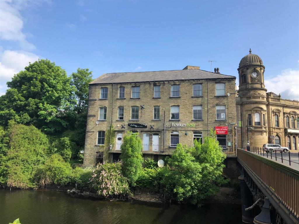 Office to lease in Town Hall Street, Sowerby Bridge, HX6