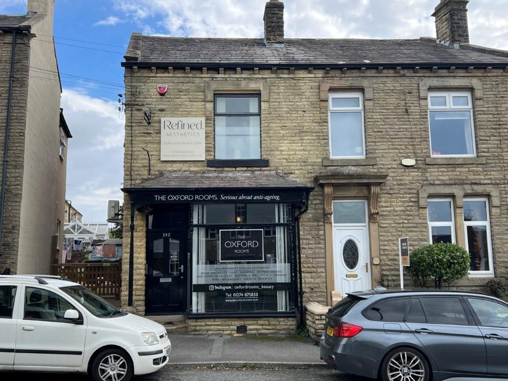 Main image of property: 242 Oxford Road, Gomersal, Cleckheaton