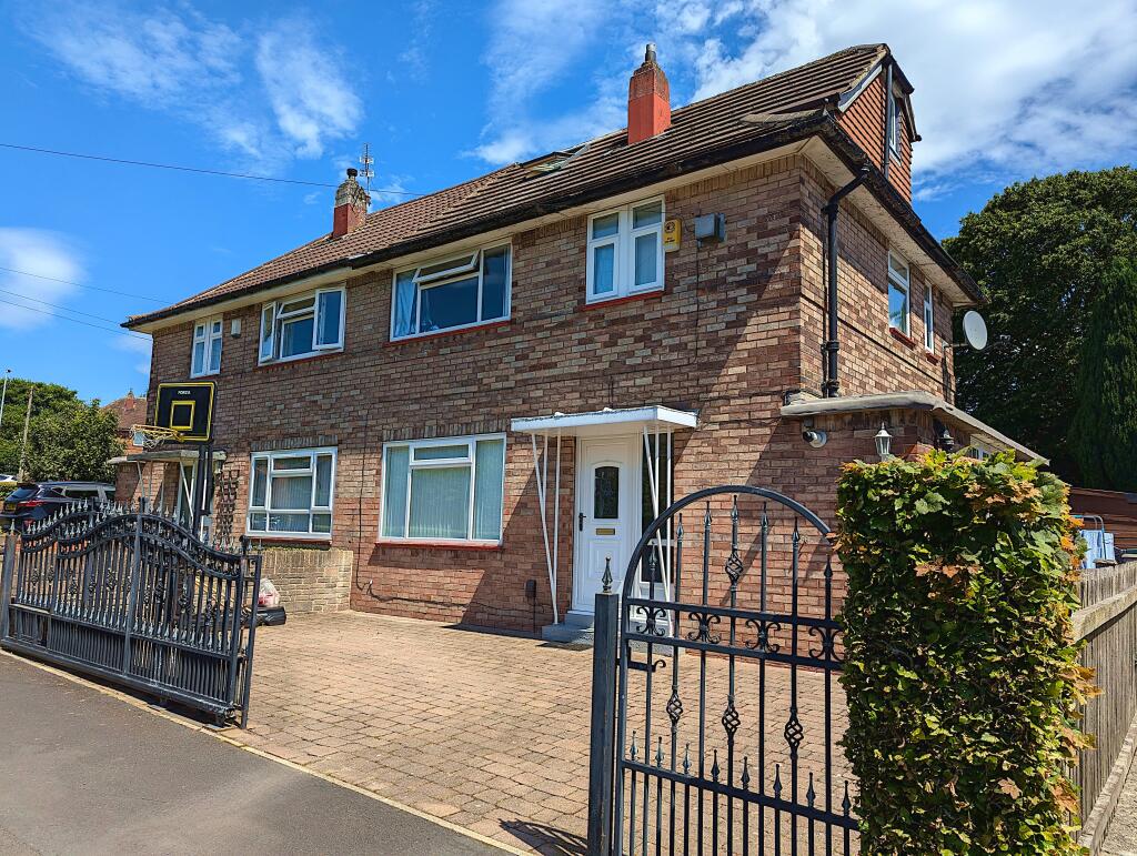 Main image of property: Sandringham Mount, Leeds