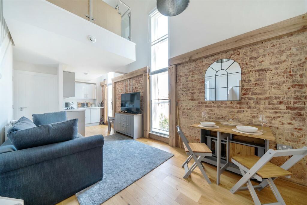 1 bedroom flat for sale in South Square, Knowle, Fareham, PO17