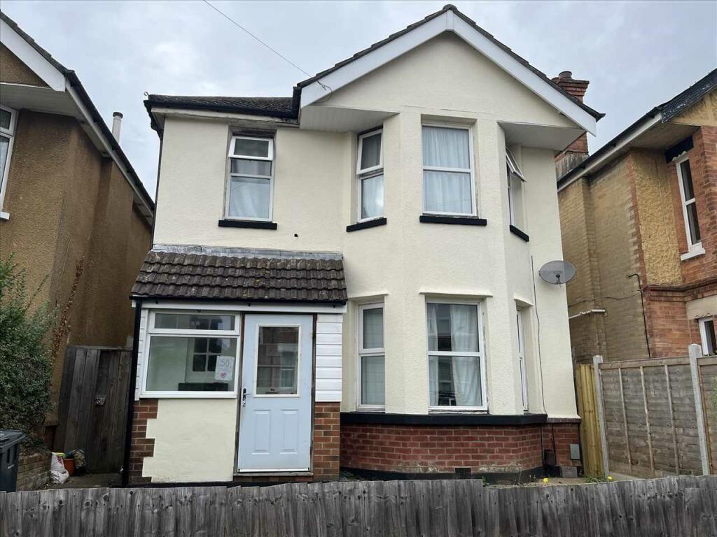 5 bedroom detached house for sale in Frederica Road, Winton