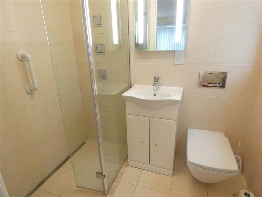 Additional property image - Blue Bay, 75-77 Boscombe Overcliff Drive, Bournemouth