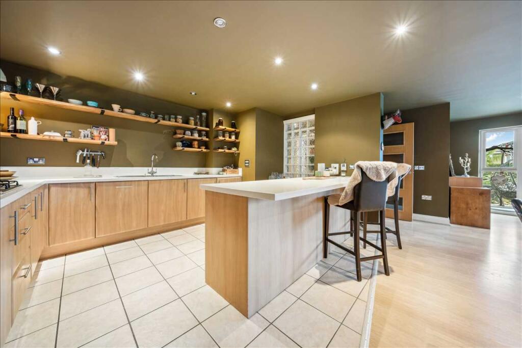 Additional property image - The Reef, 16 Boscombe Spa Road, Bournemouth