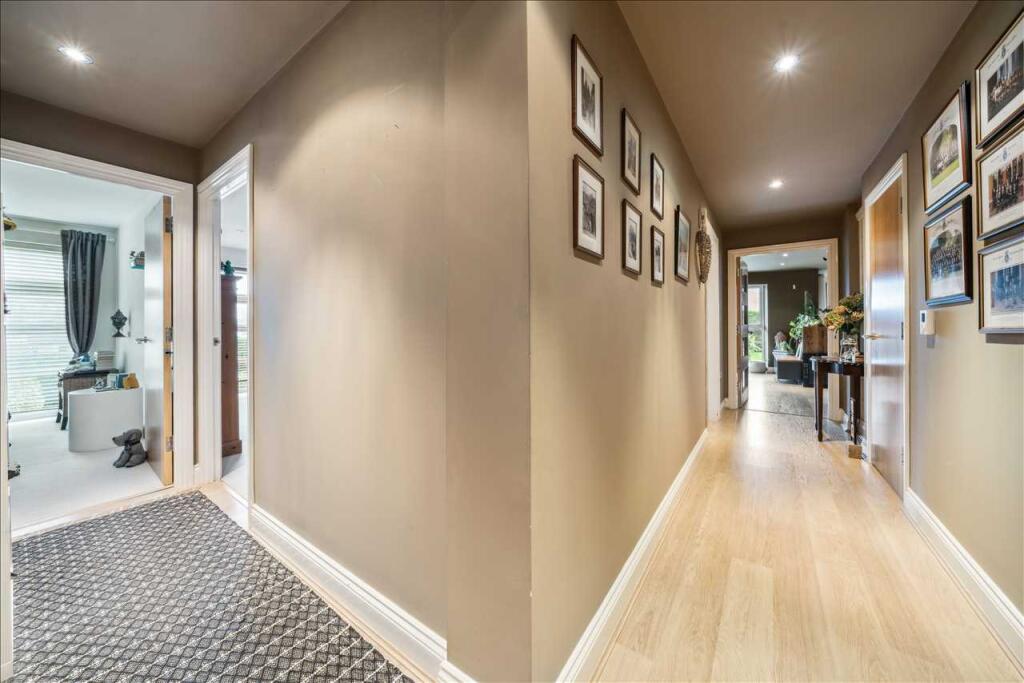 Additional property image - The Reef, 16 Boscombe Spa Road, Bournemouth