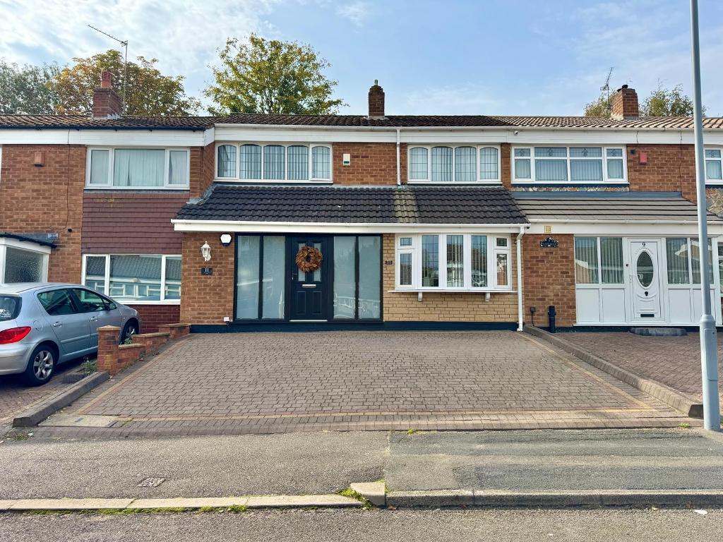 Main image of property: Smithmoor Crescent, West Bromwich, West Midlands, B71 3EZ