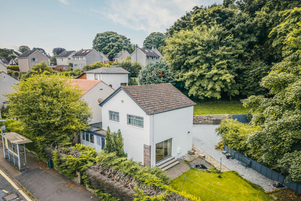 Main image of property: 2 Bennan Gardens, Broughty Ferry, Dundee, DD5 3EJ