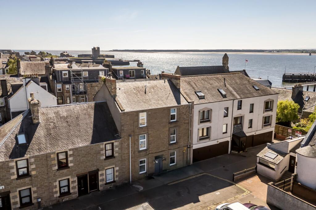 Main image of property: 32e Brown Street, Broughty Ferry, DD5 1EJ