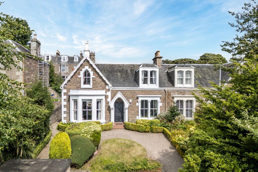 Main image of property: 3 Albany Terrace, Dundee, DD3 6HQ