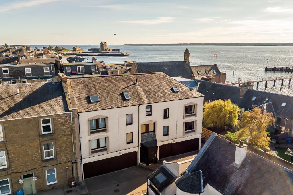 Main image of property: Flat 2, 30 Brown Street, Broughty Ferry,  DD5 1EJ
