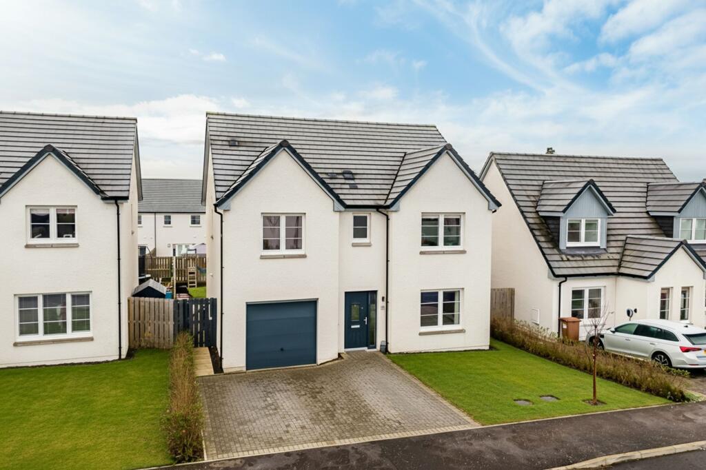Main image of property: 28 Mona Crescent, Broughty Ferry, DD5 3FB