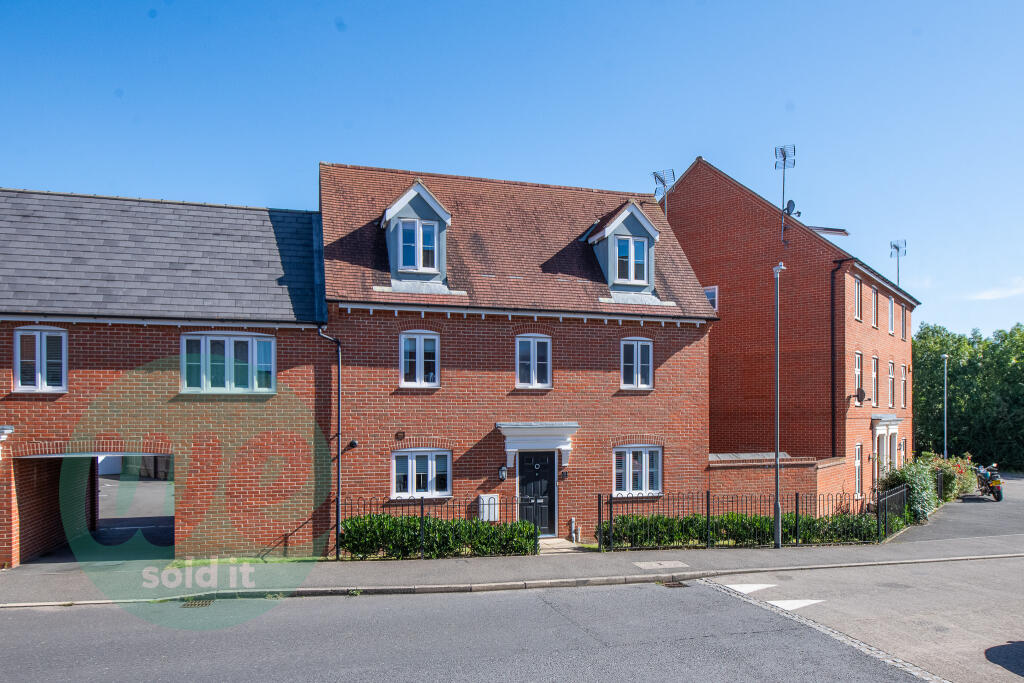 5 bedroom semidetached house for sale in Prince Rupert Drive