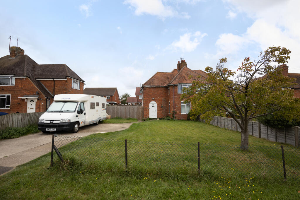 2 bedroom semidetached house for sale in Buckingham Road, Steeple