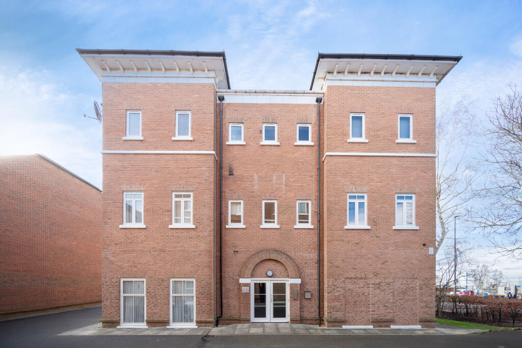 1 bedroom flat for sale in Rill Court, Fairford Leys, HP19