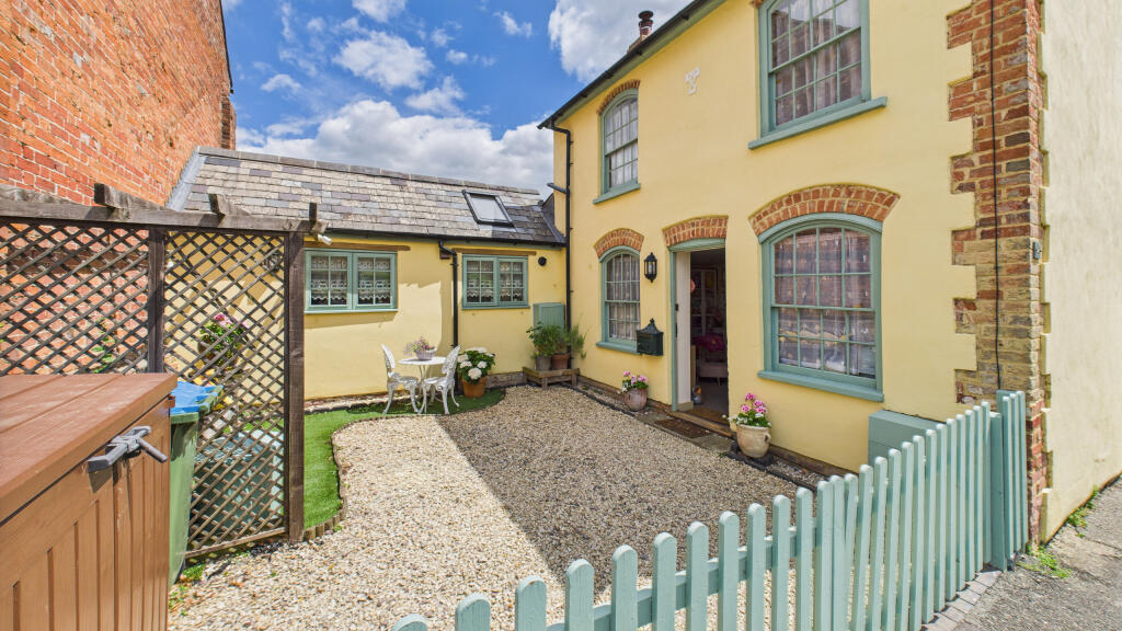 Main image of property: Eythrope Road, Stone, Aylesbury, Buckinghamshire
