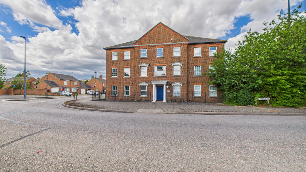 Main image of property: Flat 5, The Lodge, Woodmans Croft, Aylesbury, Buckinghamshire