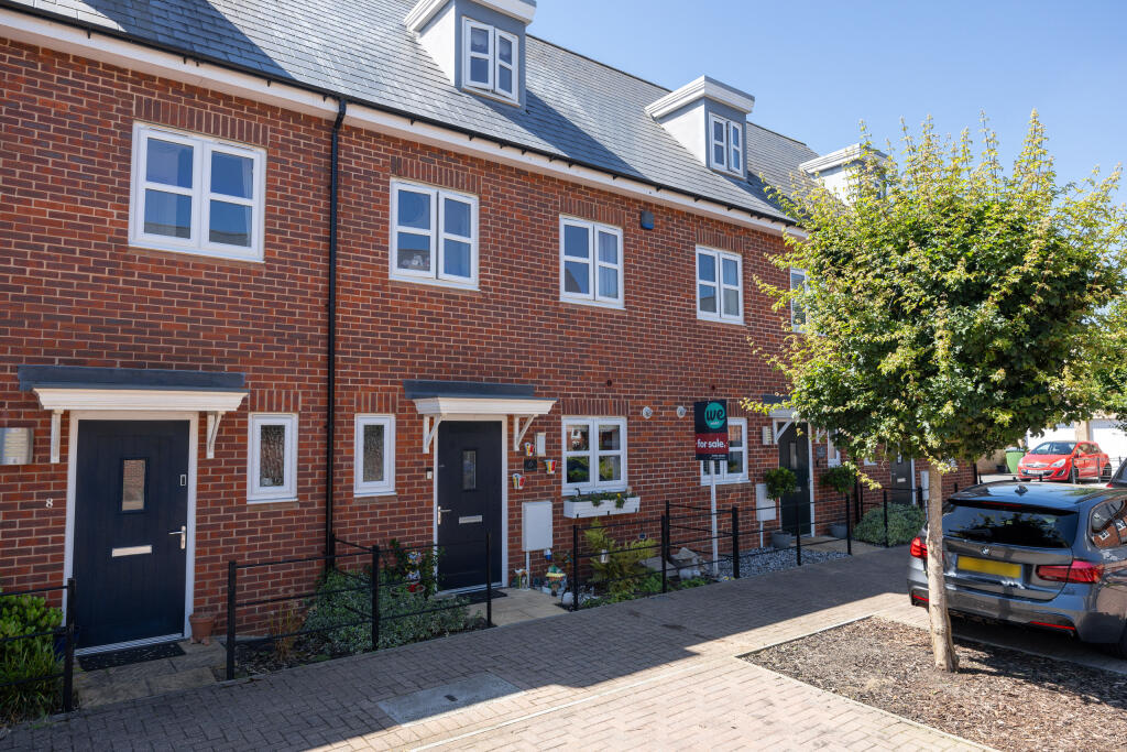 3 bedroom terraced house for sale in Braeburn Road, Berryfields