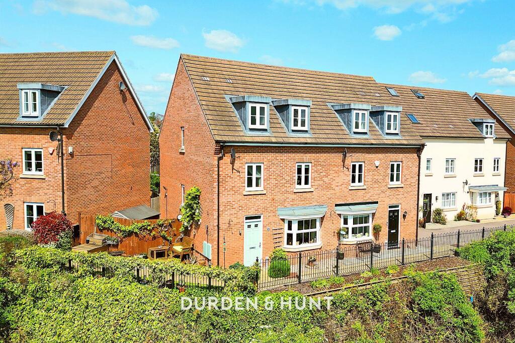 4 bedroom semidetached house for sale in Victoria Road, Ongar, CM5