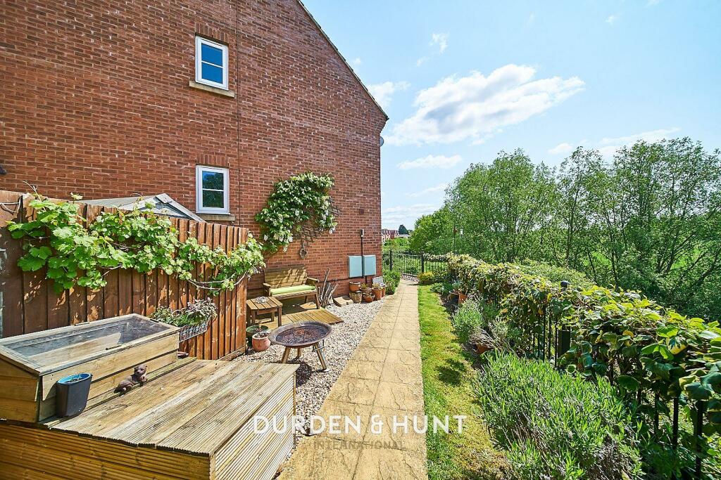 4 bedroom semidetached house for sale in Victoria Road, Ongar, CM5