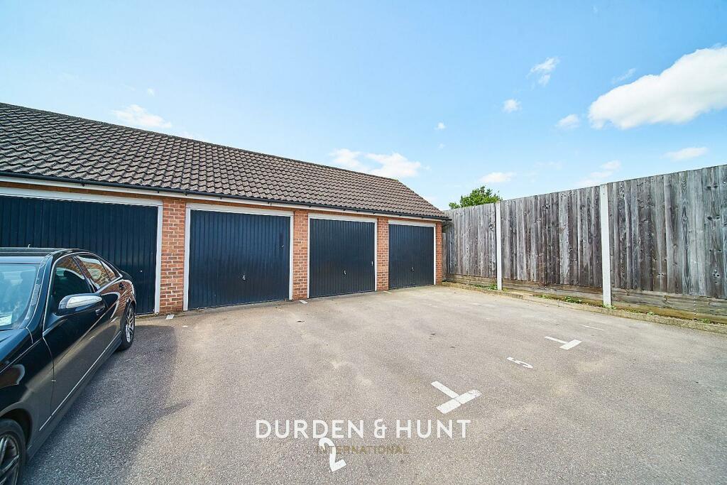 4 bedroom semidetached house for sale in Victoria Road, Ongar, CM5