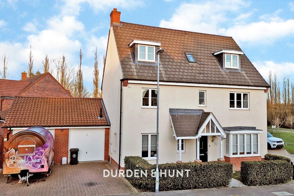 5 bedroom detached house for sale in Hallett Road, Flitch Green, Dunmow