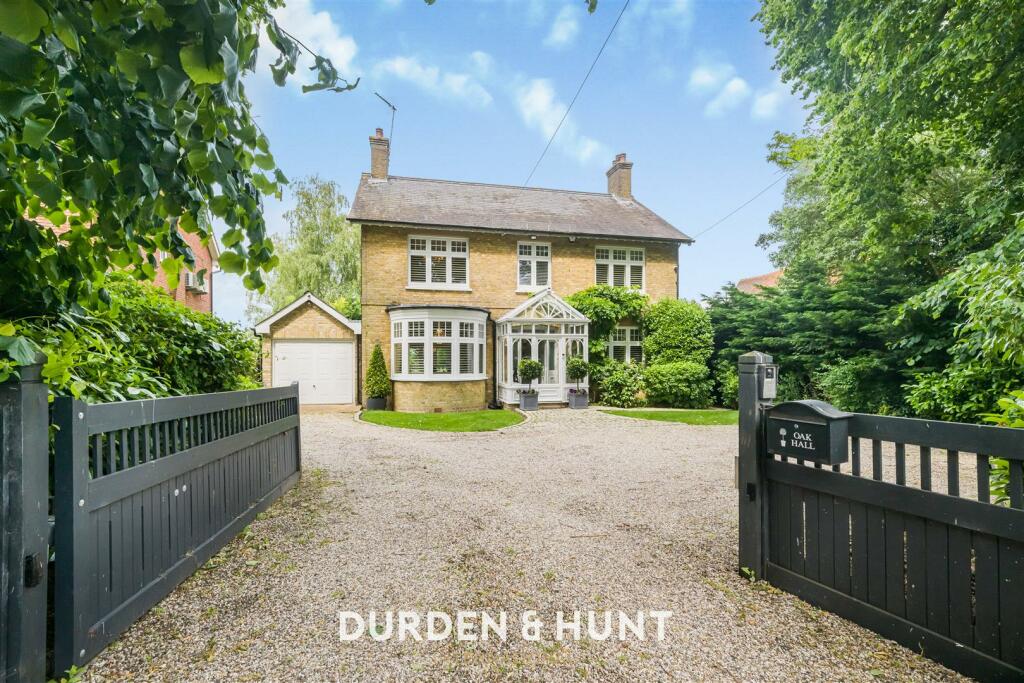 4 bedroom detached house for sale in Stondon Road, Ongar, CM5