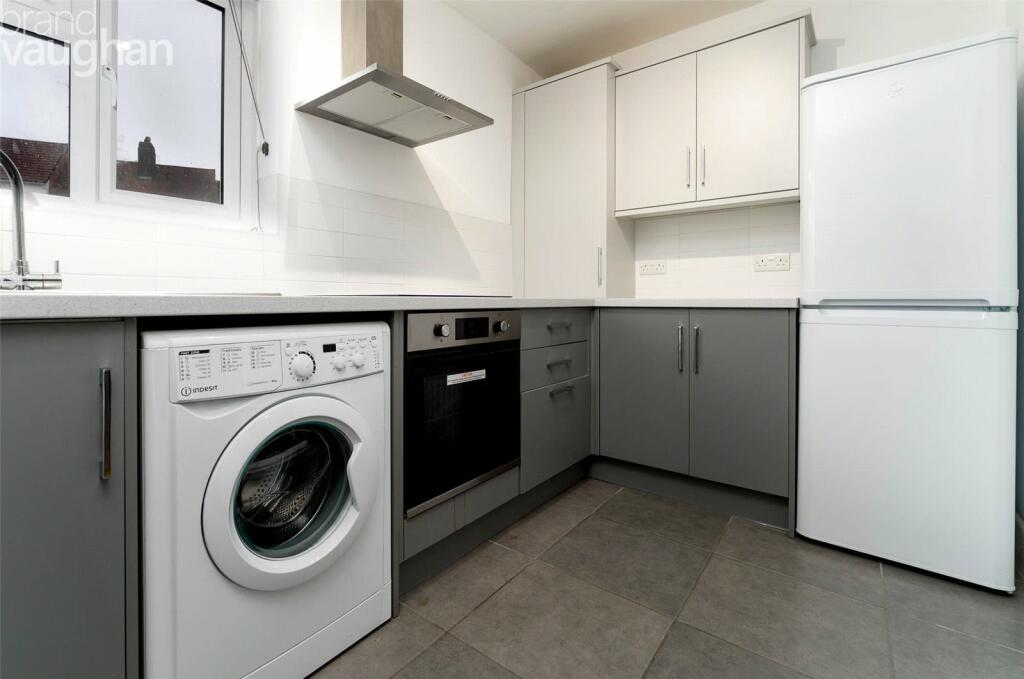 3 bedroom flat for rent in Horton Road, Brighton, BN1