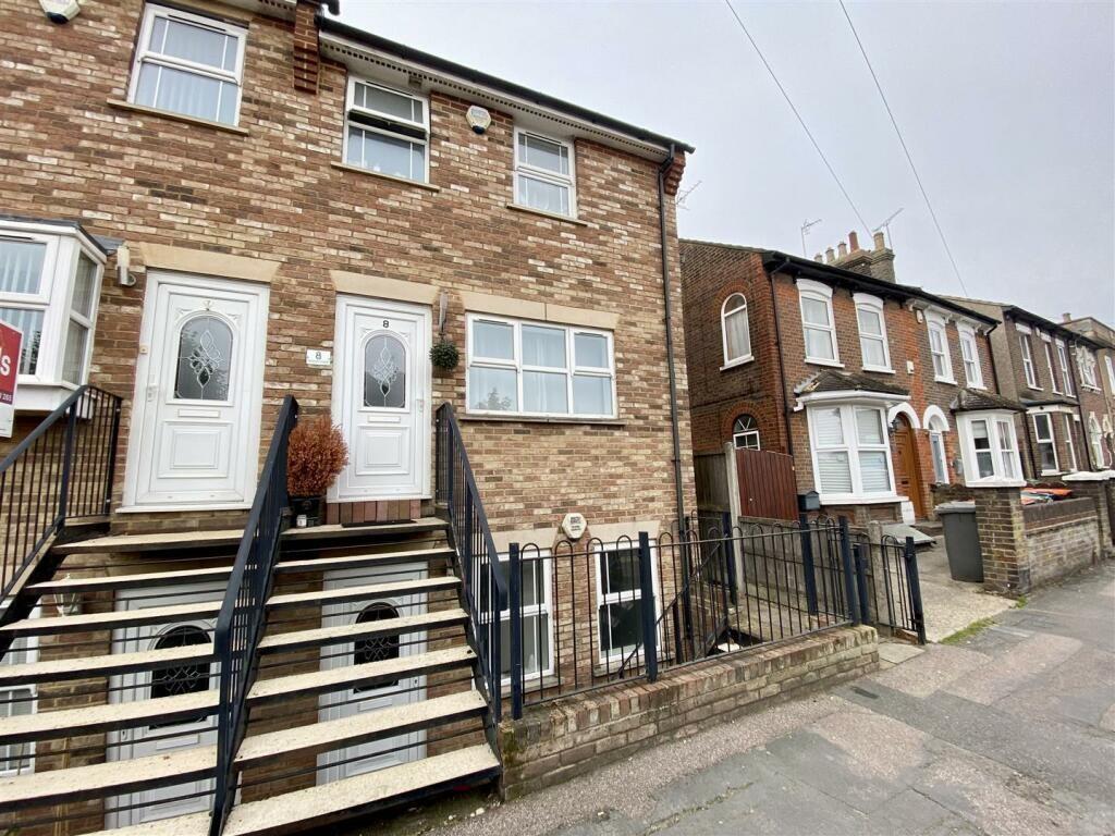 Main image of property: Victoria Street, Dunstable, Bedfordshire, LU6