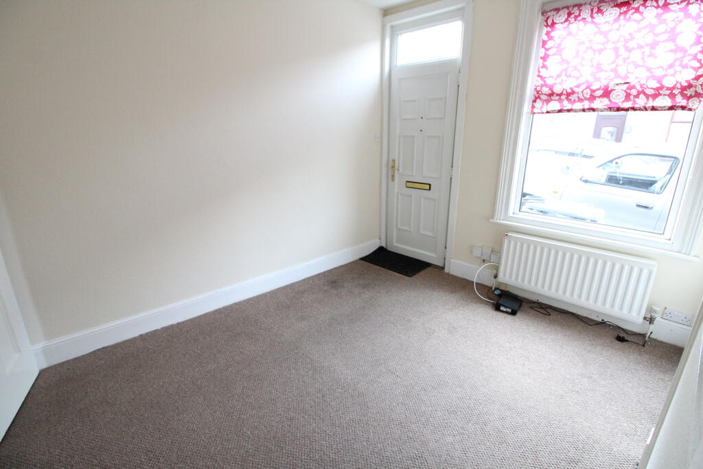 2 bedroom terraced house for rent in Tennyson Road - Town Centre - Terraced House, LU1