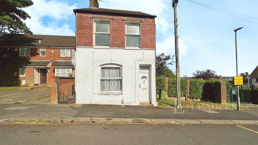 Main image of property: Tennyson Road – Lovely 2 Bedroom Upper Floor Maisonette – LU1