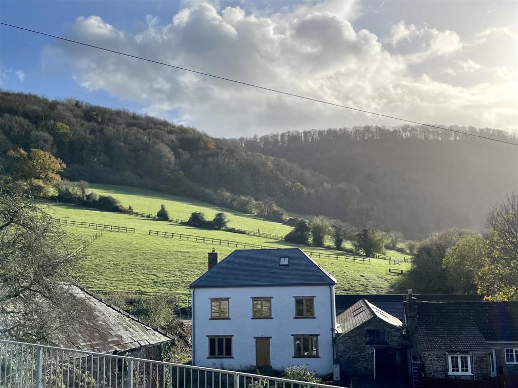 4 bedroom detached house for sale in Mill Hill, Brockweir, Chepstow, NP16