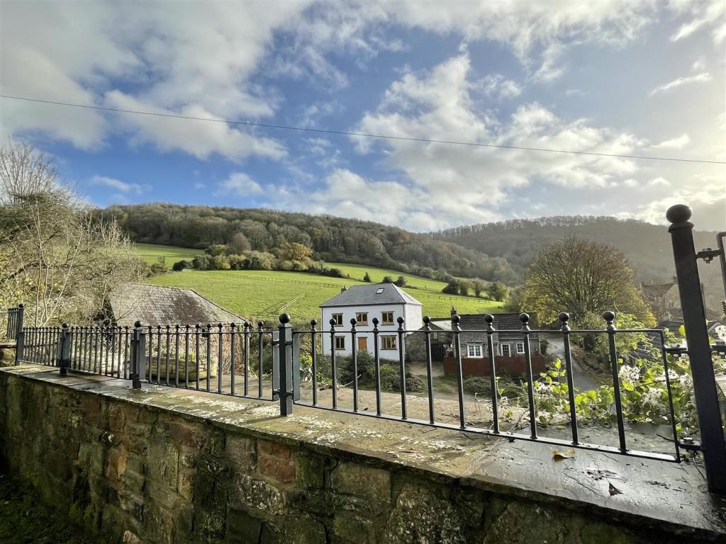 4 bedroom detached house for sale in Mill Hill, Brockweir, Chepstow, NP16