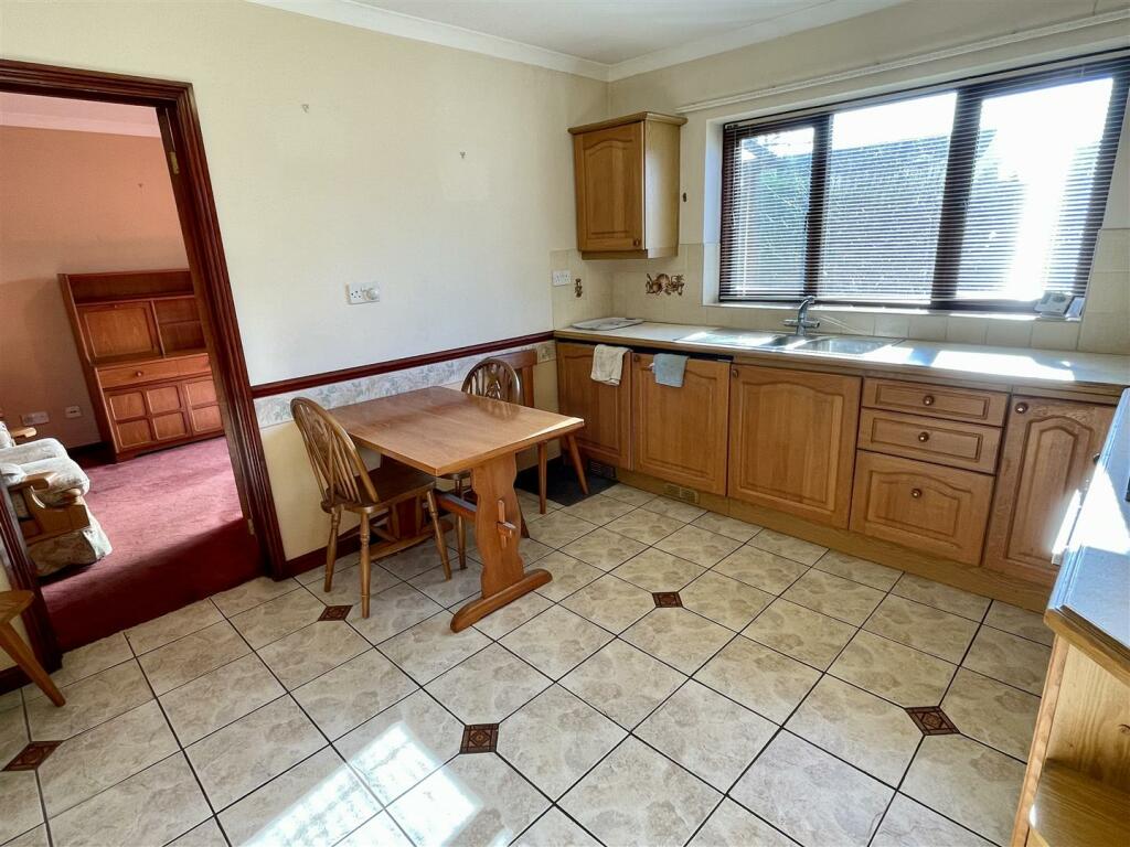 4 bedroom detached house for sale in The Avenue, Caldicot, NP26