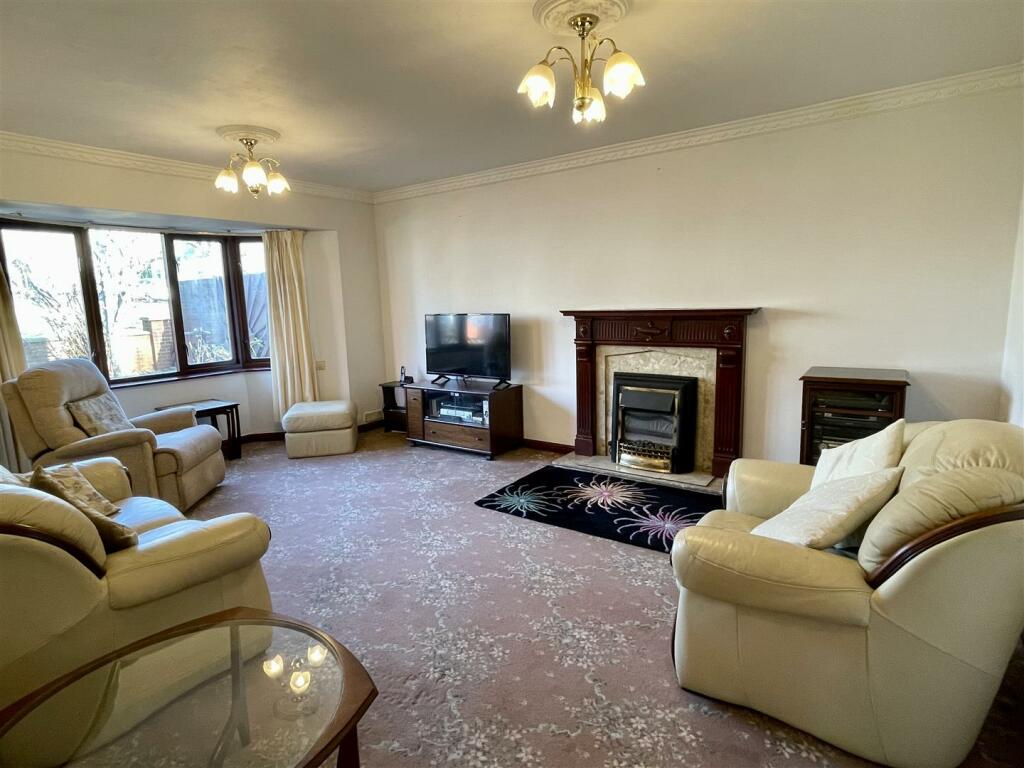 4 bedroom detached house for sale in The Avenue, Caldicot, NP26