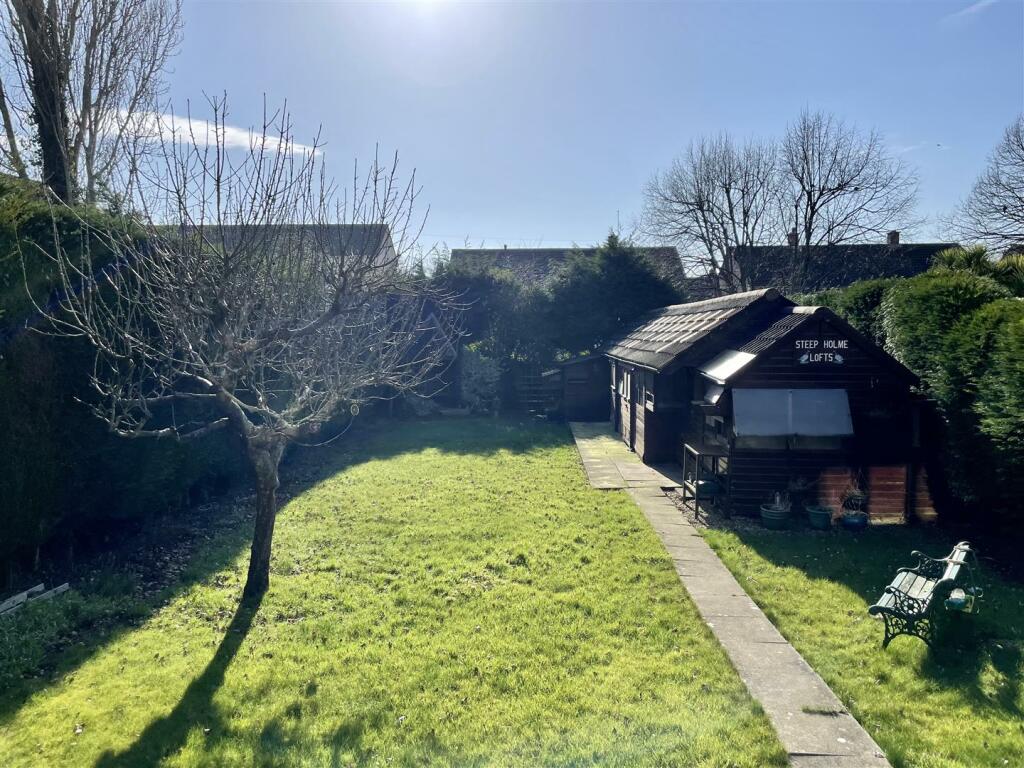 4 bedroom detached house for sale in The Avenue, Caldicot, NP26