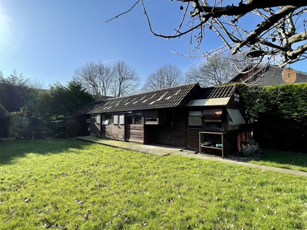 4 bedroom detached house for sale in The Avenue, Caldicot, NP26