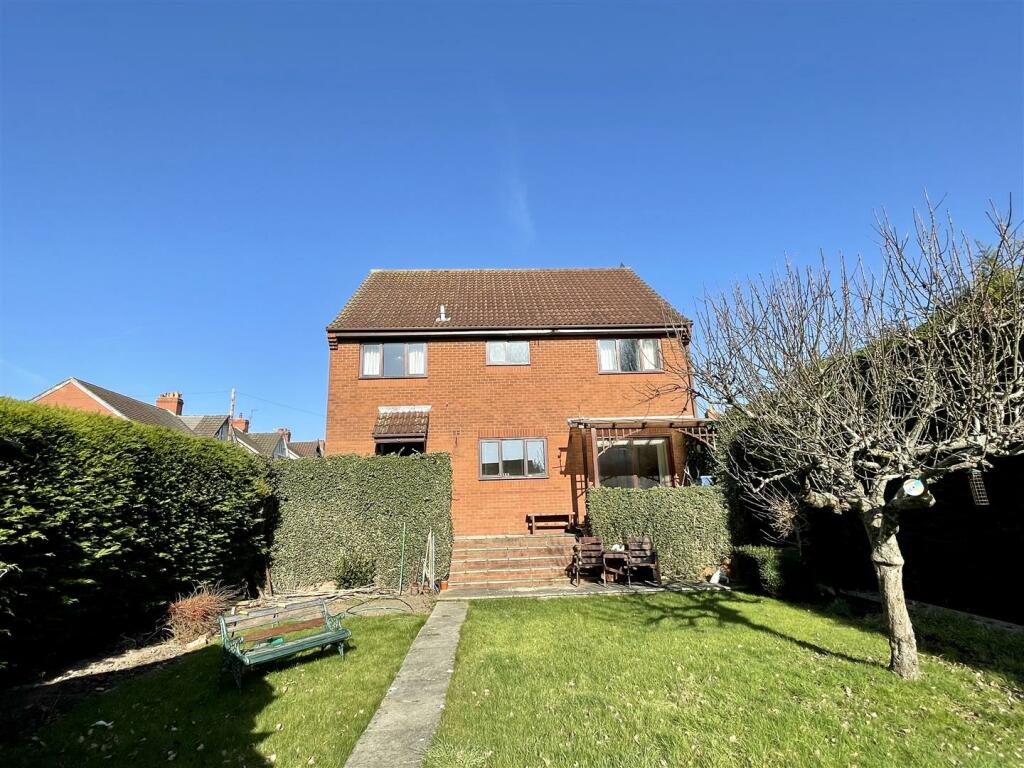 4 bedroom detached house for sale in The Avenue, Caldicot, NP26