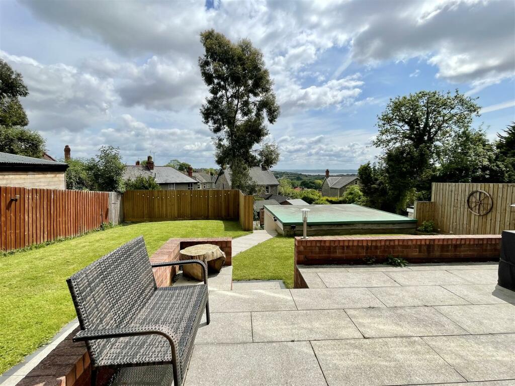 5 bedroom detached house for sale in Hardwick Avenue, Chepstow, NP16