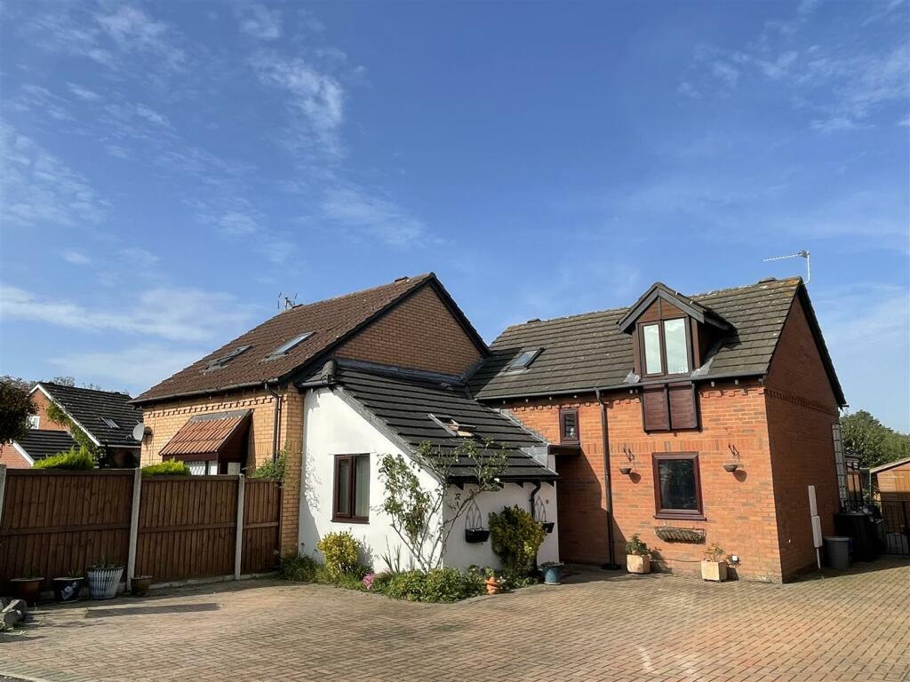 4 bedroom semidetached house for sale in Gray Hill View, Portskewett