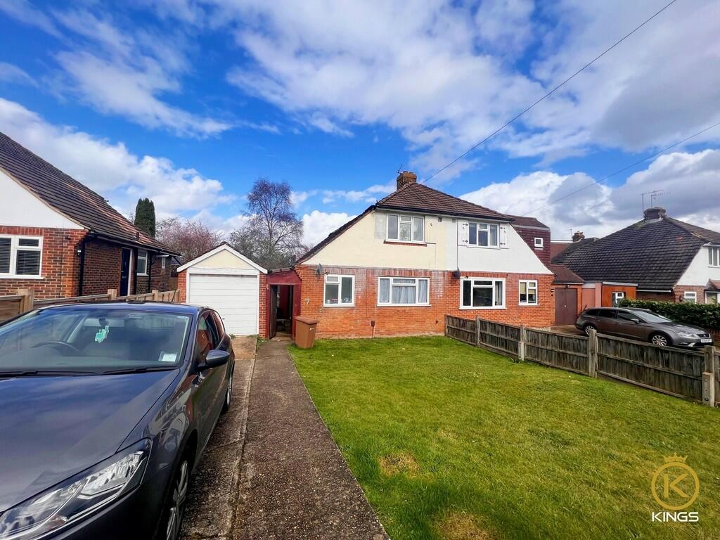 2 bedroom semidetached house for sale in Saffron Platt, Guildford, GU2