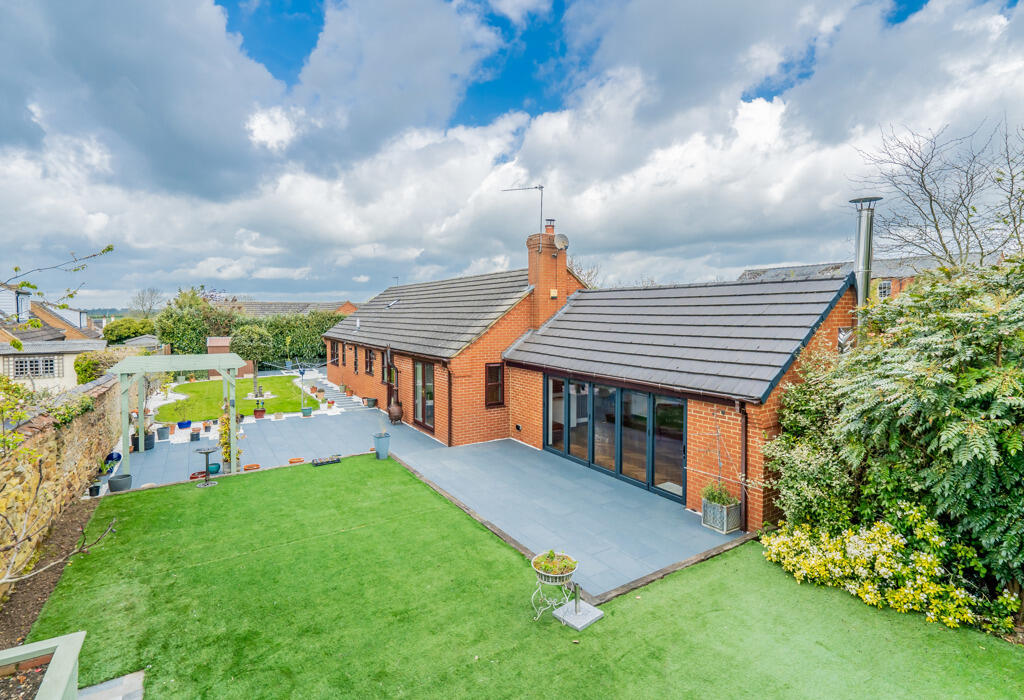 3 bedroom detached bungalow for rent in The Applegarth, Long Buckby