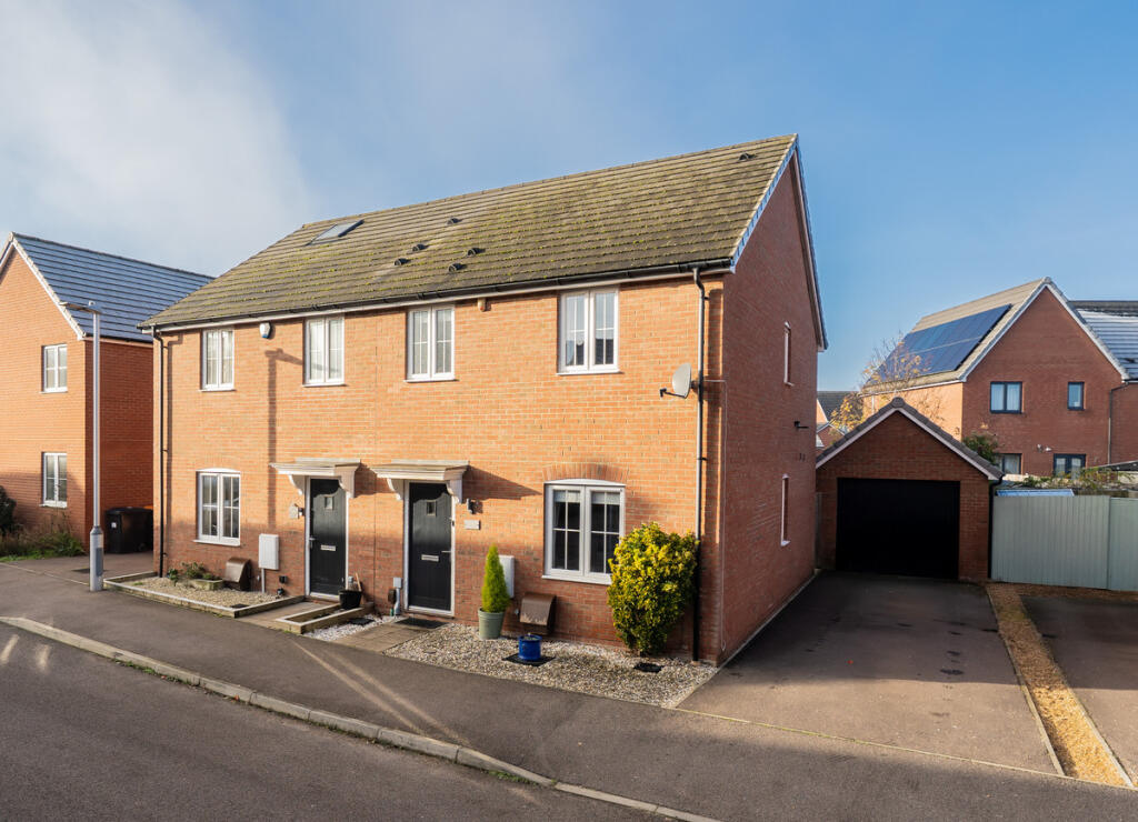 Main image of property: Fortuna Mead, Leighton Buzzard, LU7