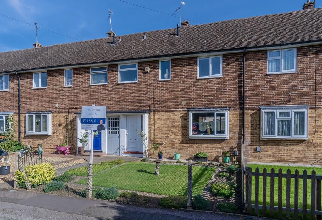 3 bedroom terraced house for sale in Finch Crescent, Leighton Buzzard