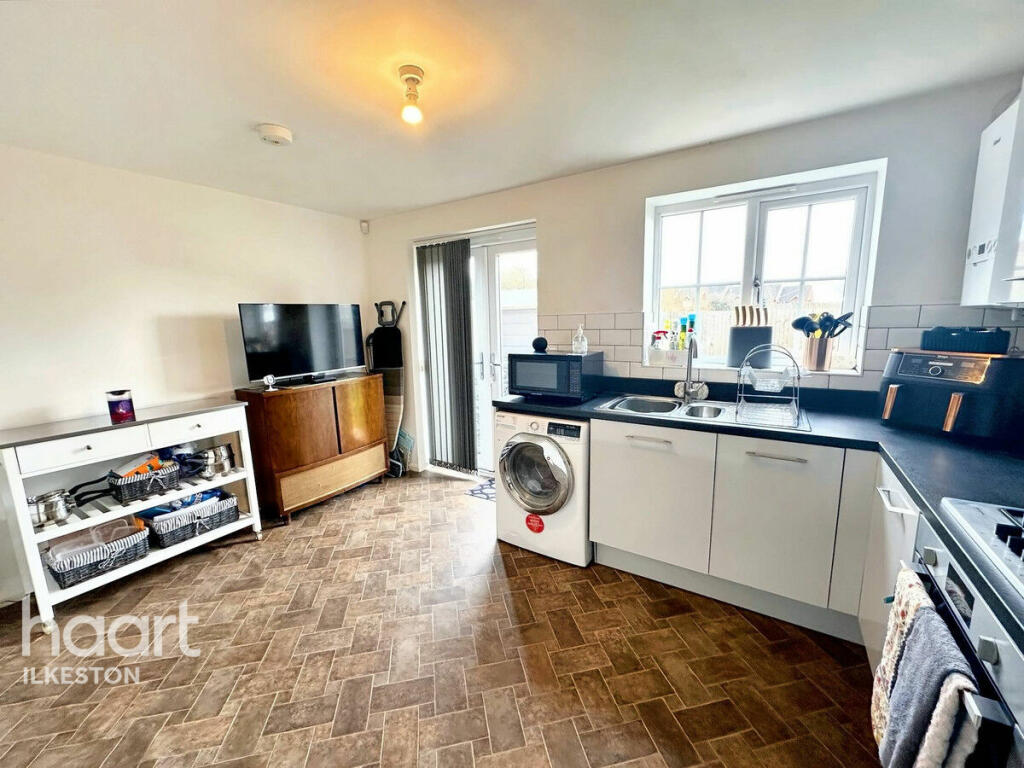3 bedroom semidetached house for sale in Field Road, Ilkeston, DE7
