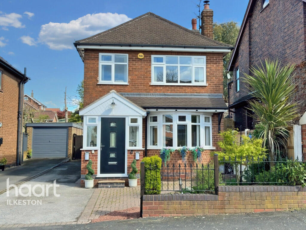 3 bedroom detached house for sale in Hobson Drive, Ilkeston, DE7