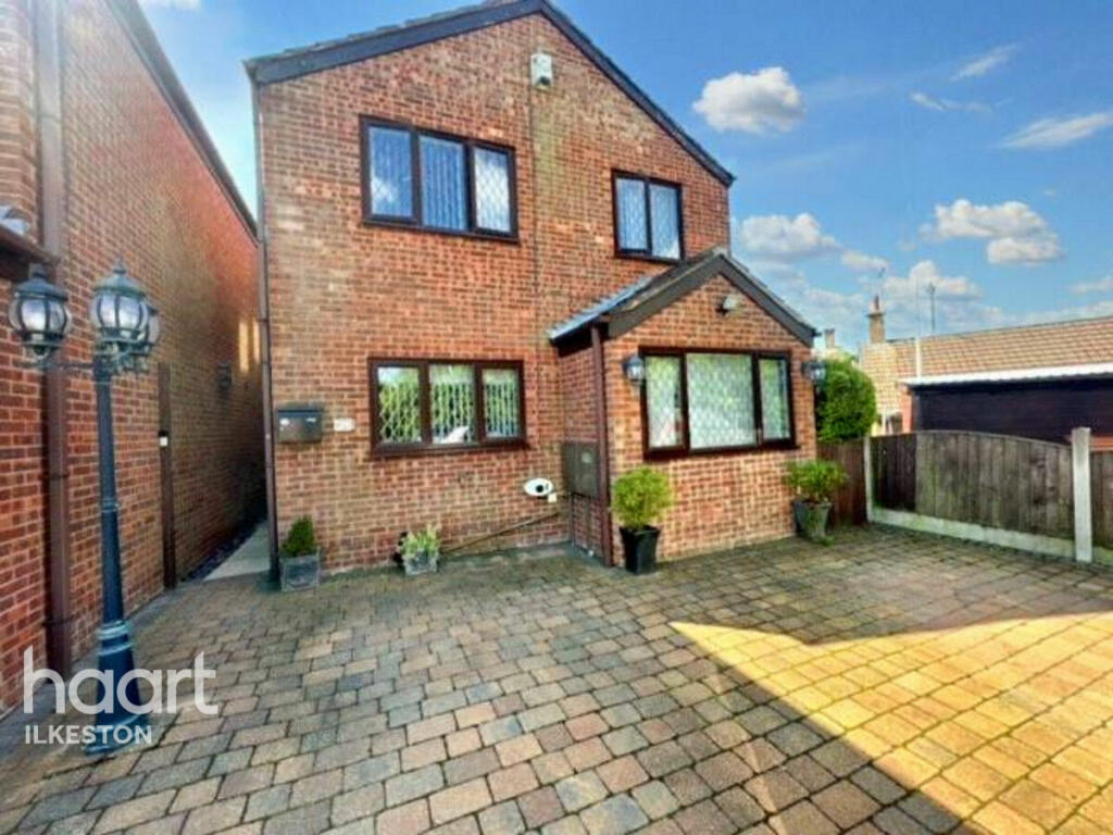 4 bedroom detached house for sale in Ladywood Road, Ilkeston, DE7