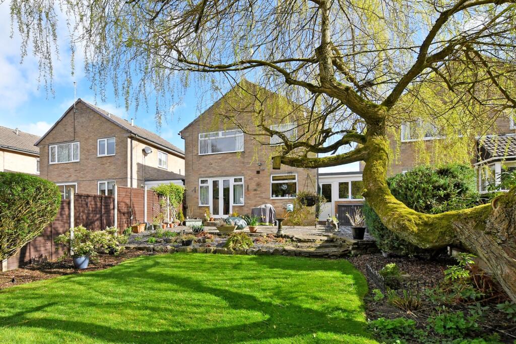 3 bedroom detached house for sale in Five Trees Avenue, Dore, S17 3LW, S17