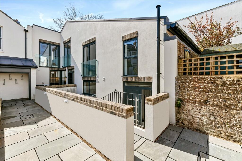 3 bedroom semi-detached house for sale in Howard Terrace, Brighton, East Sussex, BN1