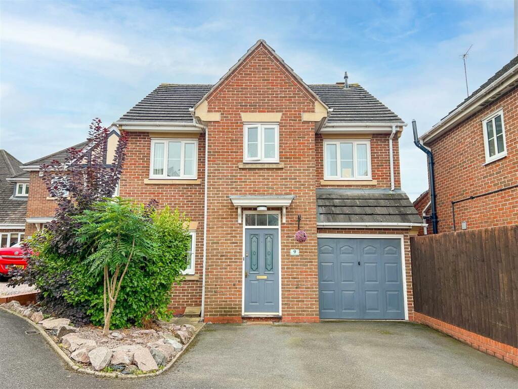 4 bedroom detached house for sale in Halywell Nook, Rothley, Leicester, LE7