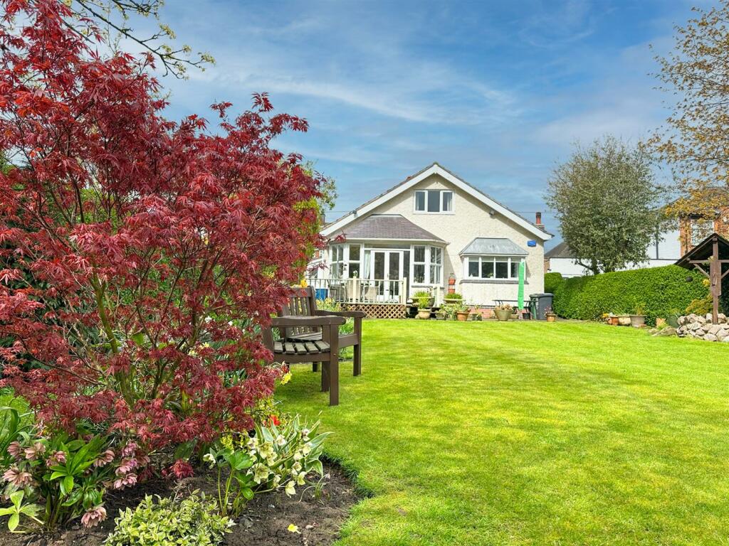 3 bedroom bungalow for sale in Cross Lane, Mountsorrel, Loughborough, LE12